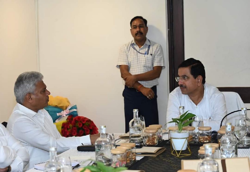 Miniratna NCL meet with coal minister in varanasi