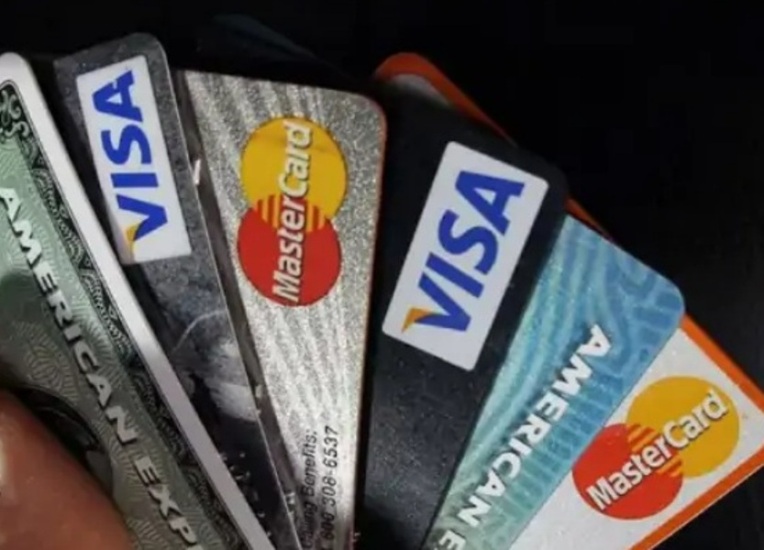 Credit Debit Cards: मोबाइल नंबर की तरह पोर्ट हो सकेंगे क्रेडिट/डेबिट कार्ड; जानिए पूरी खबर