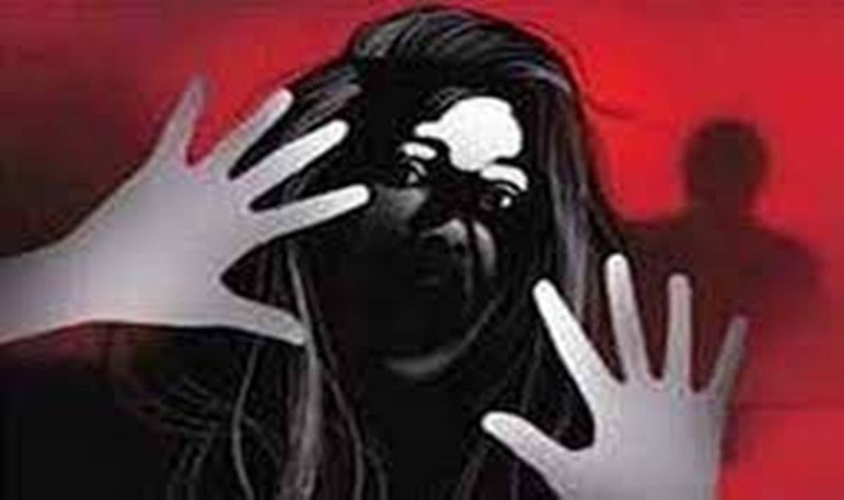 Crime News: कर्ज न चुकाने पर पति के सामने पत्नी से दुष्‍कर्म; जानिए खबर