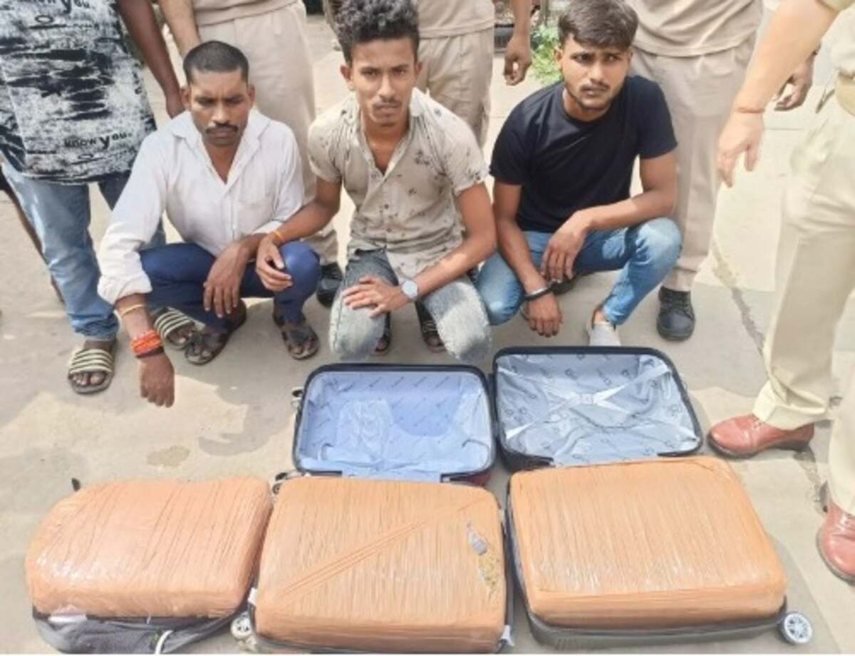 Crime News: पुलिस ने 30 किलो गांजा किया जप्त , तीन आरोपी गिरफ्तार