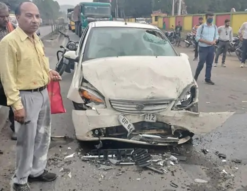 Singrauli News: दिल दहला देने वाली घटना, कार और बाइक हादसे में 4 फीट हवा में उछला बाइक चालक; जानिए