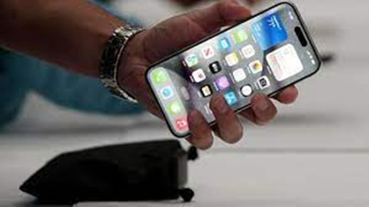 Tech News: iOS 17 अपडेट से होंगे आईफोन में ये बदलाव; पढ़िए