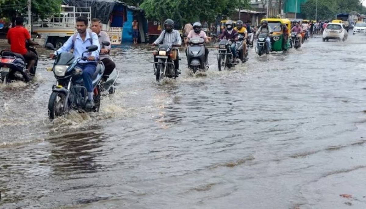 Indore News: मूसलाधार बारिश के चलते शहर में जलजमाव और ट्रैफिक जाम; जानिए