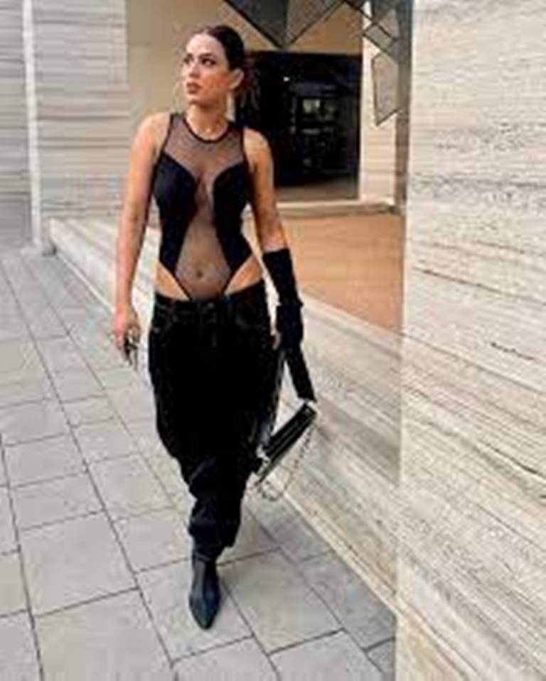 Bollywood News: Nia Sharma ने ऋषिकेश में लिया बंजी जंपिंग का मजा; जानिए खबर