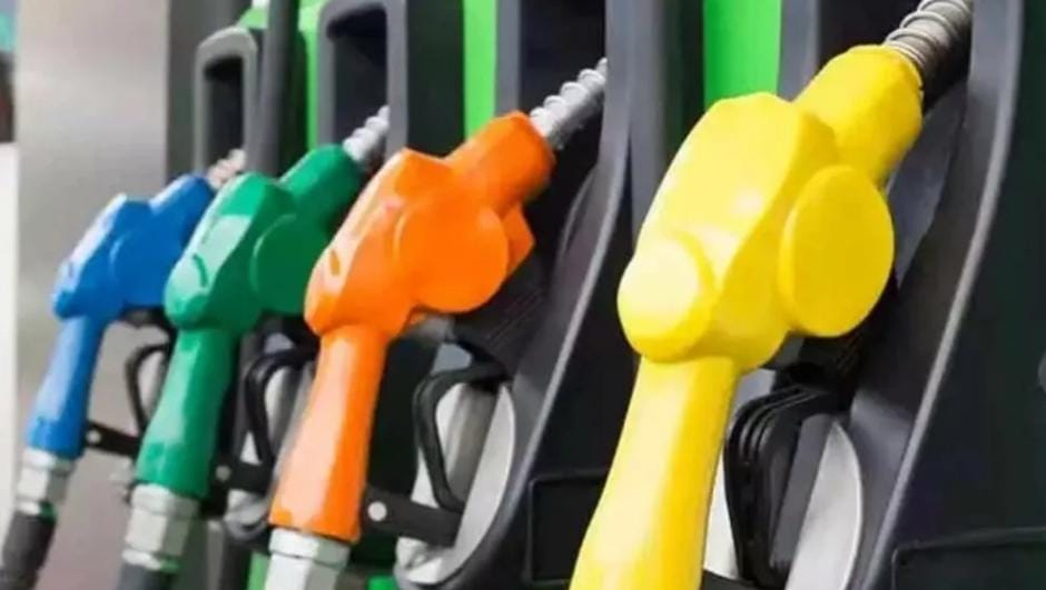 PETROL DIESEL PRICE: पेट्रोल-डीजल की महंगाई से मिलेगी बड़ी राहत! जानिए कितने रुपये कम होगी कीमत