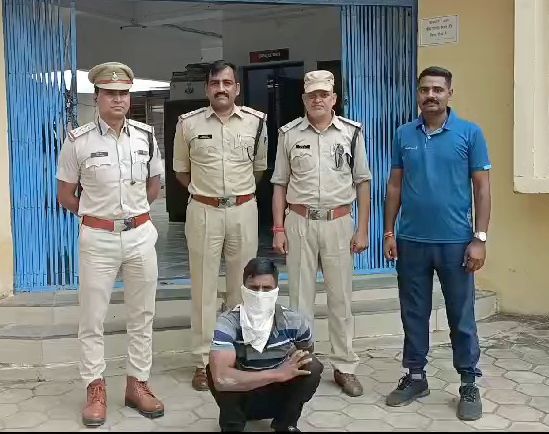 MP News: नाबालिक बालिका के साथ दुष्कृत्य के फरार आरोपी को पुलिस ने किया गिरफ्तार; जानिए