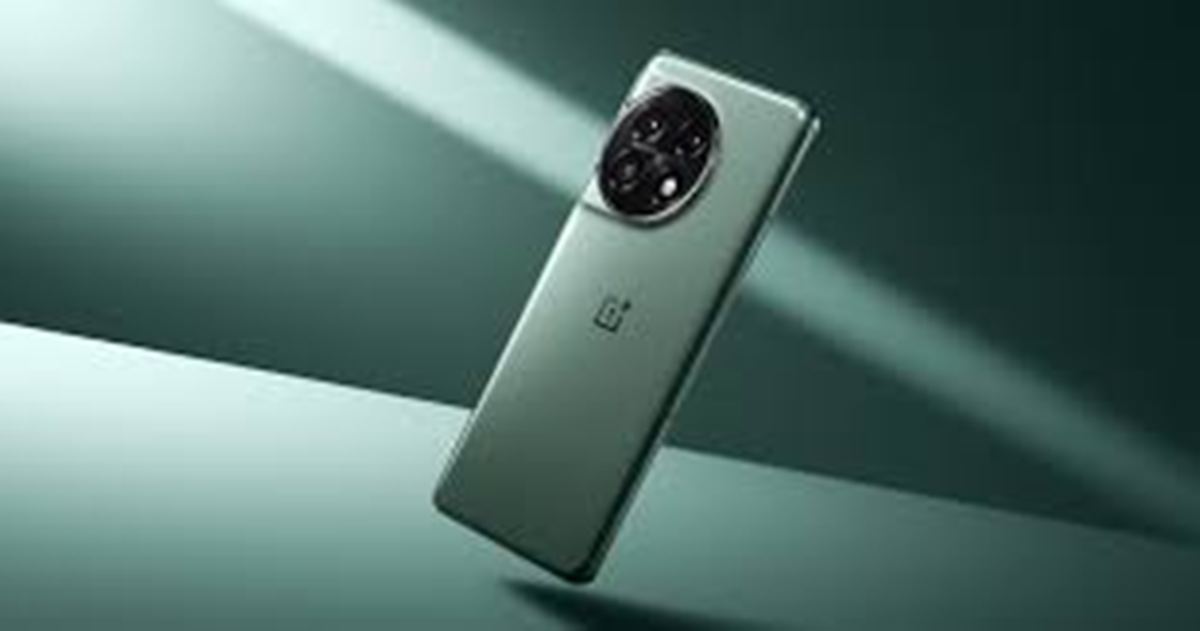 Tech News: 50MP कैमरा, 50W वायरलेस चार्जिंग सपोर्ट के साथ आएगा OnePlus 12; जानिए