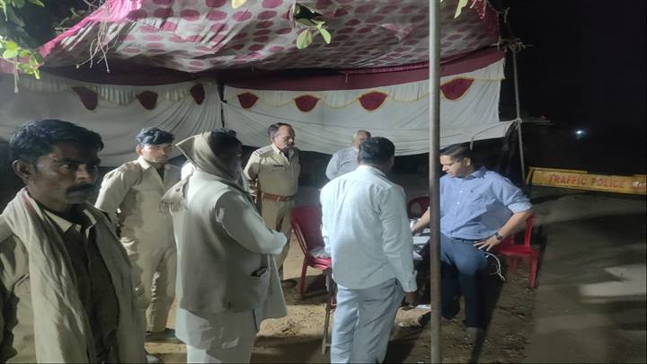 MP News: कलेक्टर व पुलिस अधीक्षक ने मध्य रात्रि में एसएसटी चैक पॉइंटों का किया निरीक्षण; जानिए