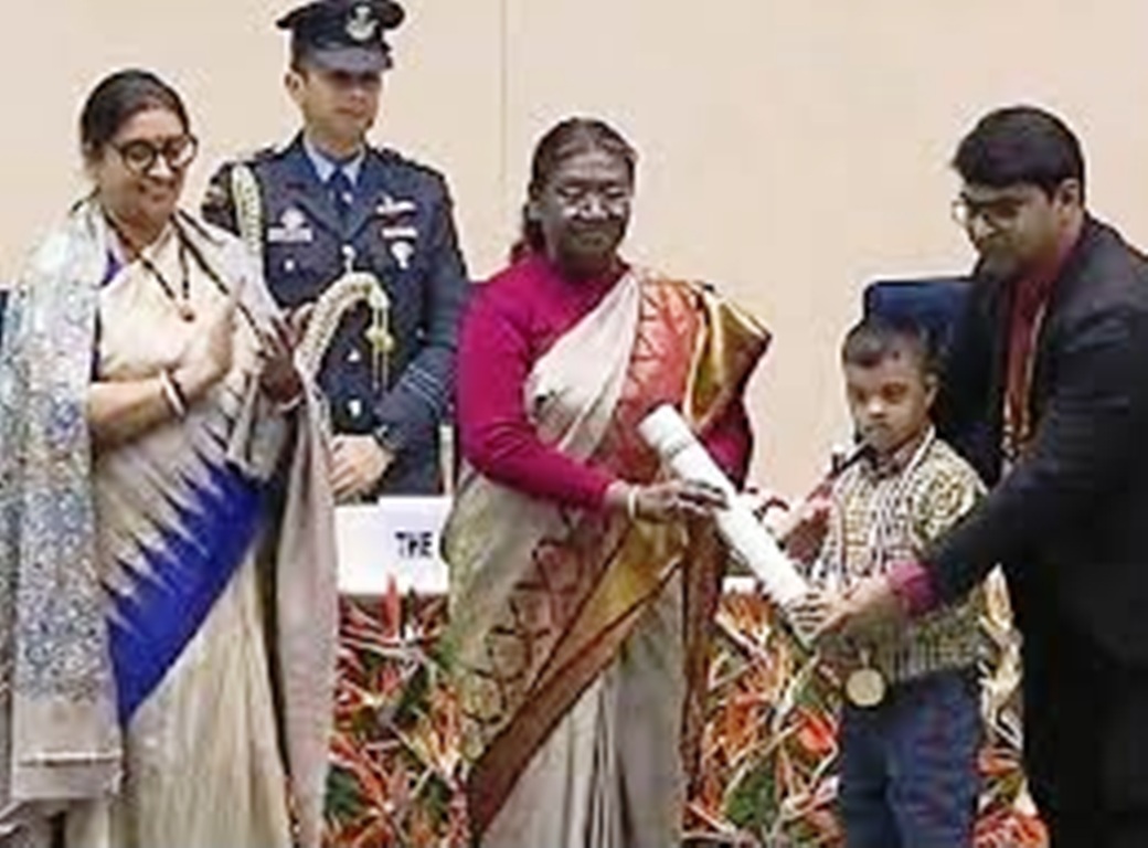 MP News: मध्यप्रदेश के इस मास्टर ने प्रधानमंत्री राष्ट्रीय बाल पुरस्कार जीतकर किया प्रदेश नाम ऊँचा; जानिए खबर में