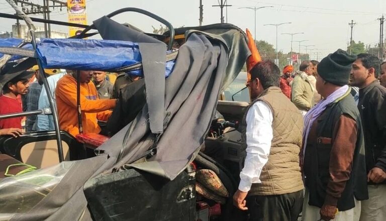Singrauli road accident: बेलगाम बोलेरो की टक्कर से ऑटो पलटा, 1 की मौत व कई घायल; जानिए