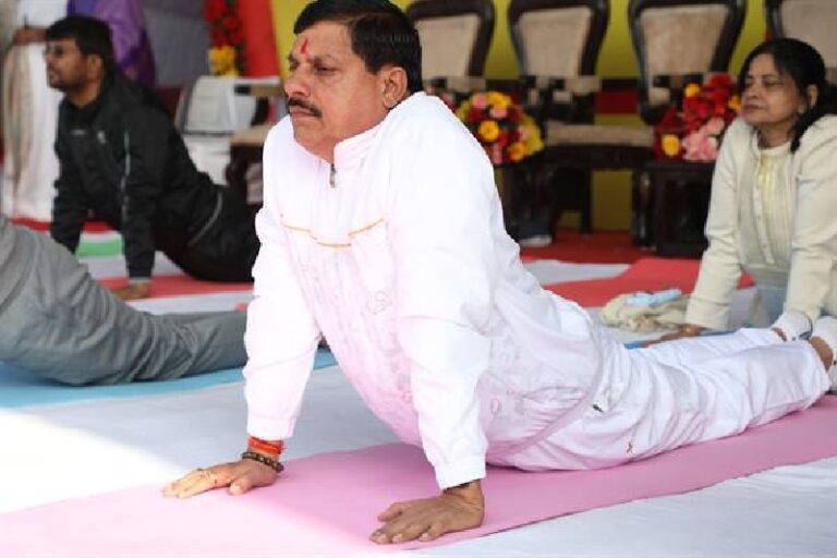 Raashtreey Yuva Divas: भोपाल में मुख्यमंत्री डॉ. यादव और रीवा में उप मुख्यमंत्री ने किया सूर्य नमस्कार; जानिए
