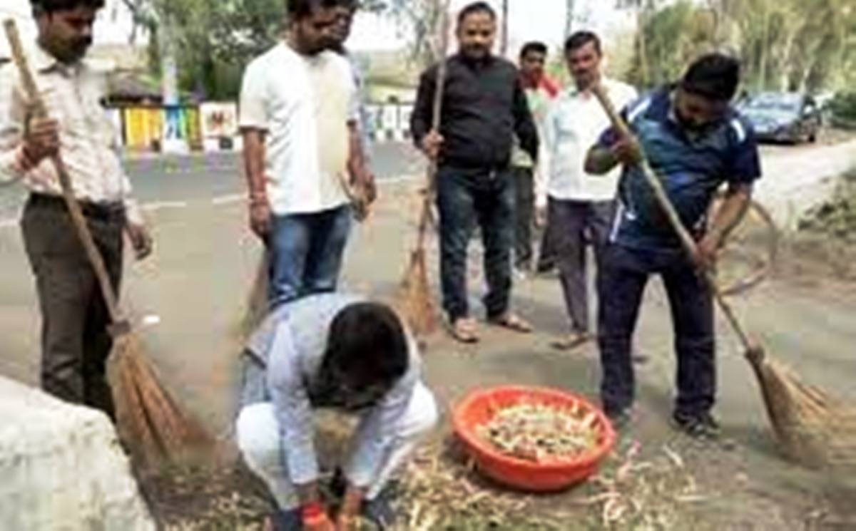 MP News: बैरसिया के सभी ग्रामों में इंटर ब्लॉक स्वच्छता श्रमदान का किया आयोजन; जानिए खबर