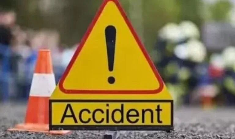 Accident News: रांग साइड से आ रहे एक हाईवा ट्रक की दूसरे ट्रक से टक्कर; जानिए खबर 