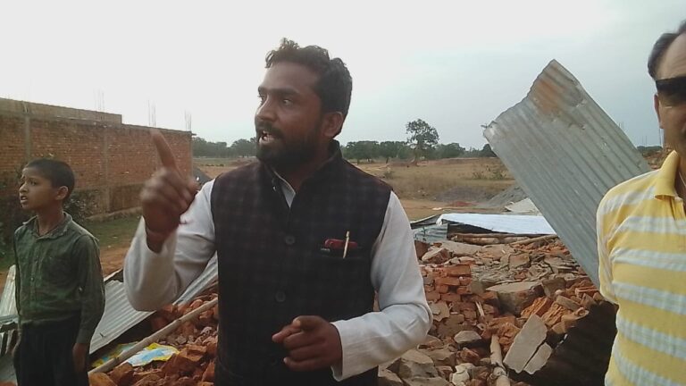 Mauganj News: बजरंग दल के संभागीय मंत्री सुनील मिश्रा को गौ रक्षा करना गौ रक्षक को पड़ा भारी, बिना नोटिस के गिरा दिया गया घर; जानिए खबर 
