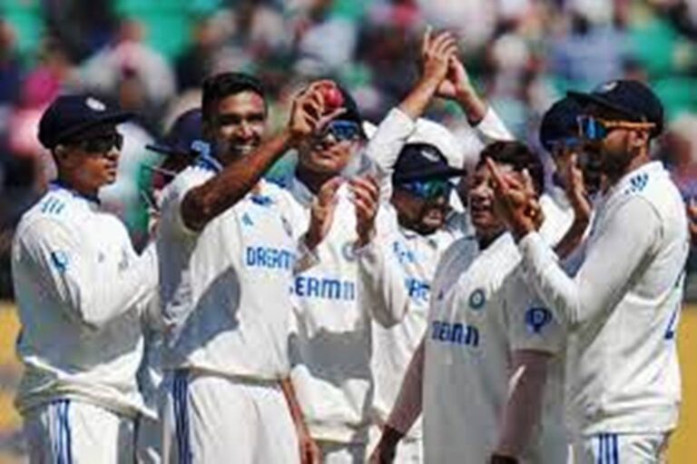 Cricket News: 100वां टेस्ट खेल रहे अश्विन बने हीरो, झटके 9 विकेट; जानिए