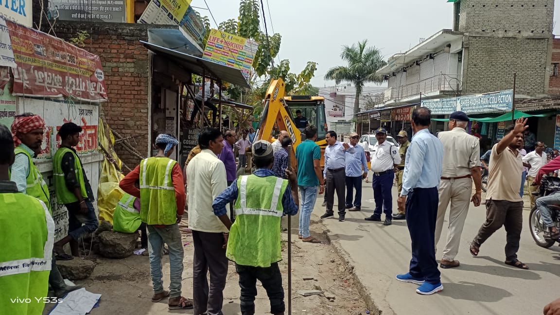 Singrauli News: अतिक्रमण के खिलाफ ननि कमिश्नर की ताबड़तोड़ कार्रवाई, एक दशक में ऐसा पहली बार; देखिए तस्वीरें