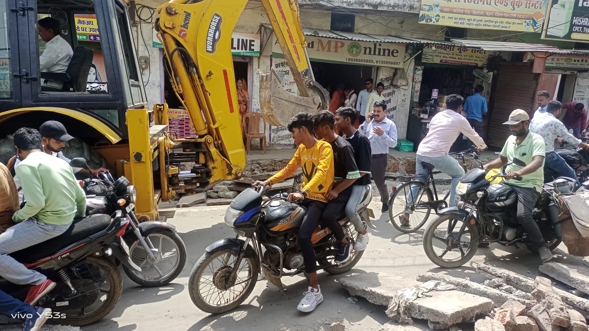 Singrauli News: अतिक्रमण के खिलाफ ननि कमिश्नर की ताबड़तोड़ कार्रवाई, एक दशक में ऐसा पहली बार; देखिए तस्वीरें