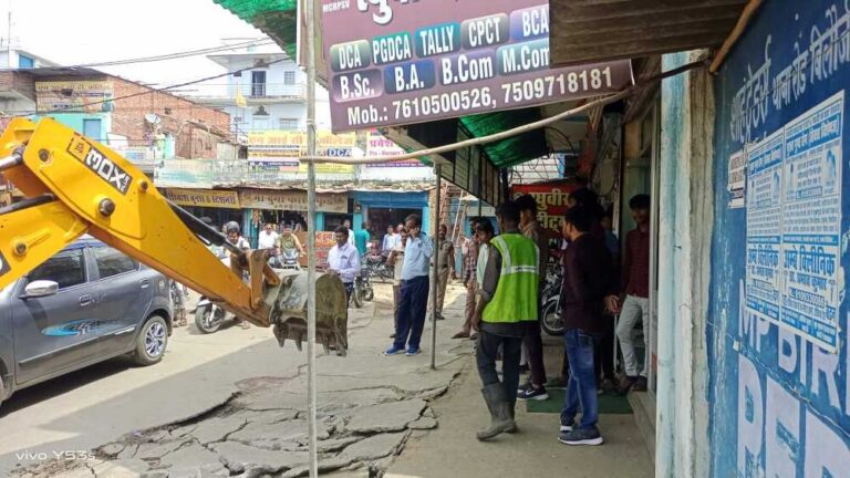 Singrauli News: अतिक्रमण के खिलाफ ननि कमिश्नर की ताबड़तोड़ कार्रवाई, एक दशक में ऐसा पहली बार; देखिए तस्वीरें