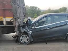 Road Accident: भीषण सड़क हादसे में कार सवार 3 लोगों की मौत; जानिए खबर  
