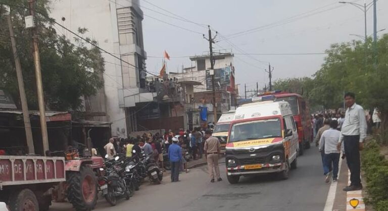 Singrauli Breaking; सिंगरौली के एक शॉपिंग काम्प्लेक्स लगी भीषण आग, कई घायल; जानिए