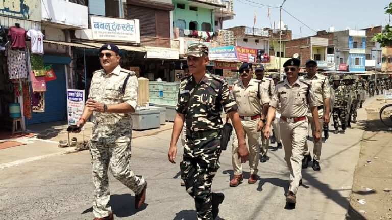 Lok sabha election: पुलिस बल और पैरामिलिट्री फोर्स ने किया फ्लैग मार्च; जानिए