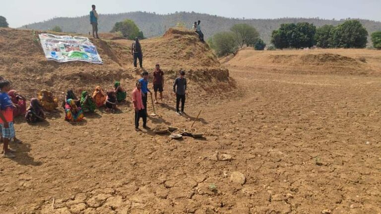 Singrauli News: जल संरचना के संवर्धन हेतु शुरू जल गंगा संवर्धन अभियान लोगों ने श्रमदान कर अपनी आस्‍था जताई; जानिए 