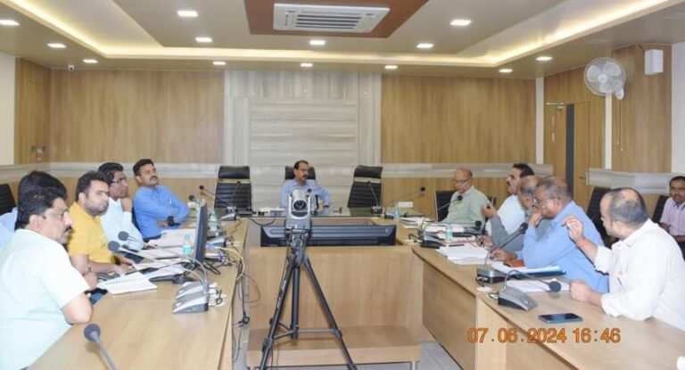 Singrauli News: कलेक्टर ने सुलियरी तथा धिरौली कोल परियोजना की समीक्षा; जानिए