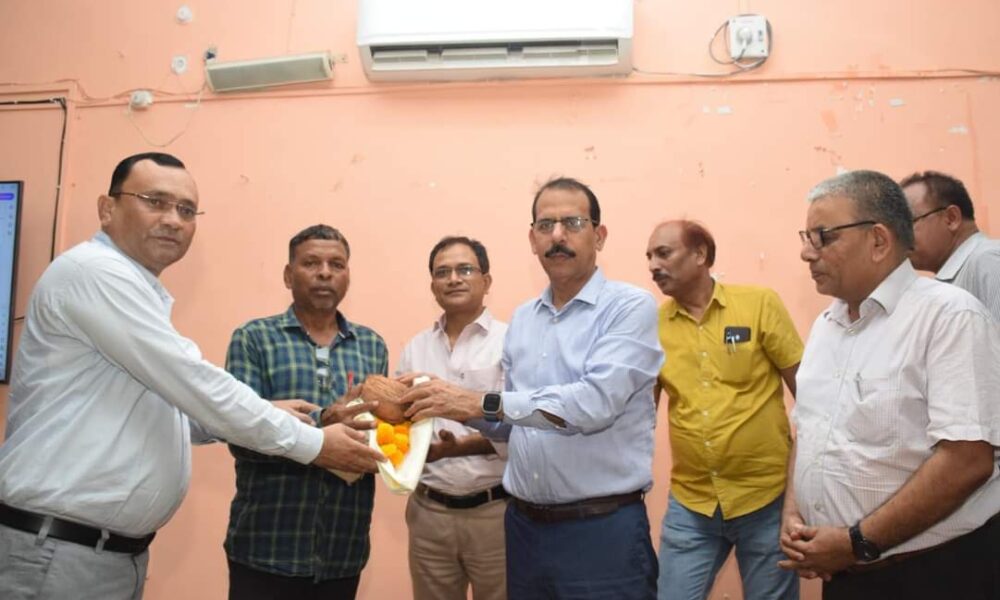 Singrauli News: सर्व शिक्षा अभियान के तहत उत्कृष्ट प्रदर्शन करने वाले हाई स्कूलों के प्राचार्यो को किया गया सम्मानित; जानिए 