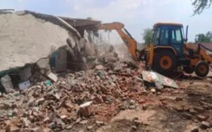 MP News: अवैध कब्जे में तनी झोपड़ी को हटाने की कार्रवाई शुरू; जानिए