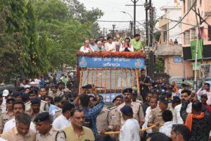 MP News: CM yadav का जबलपुर के रोड शो में जगह-जगह लोगों ने किया स्वागत