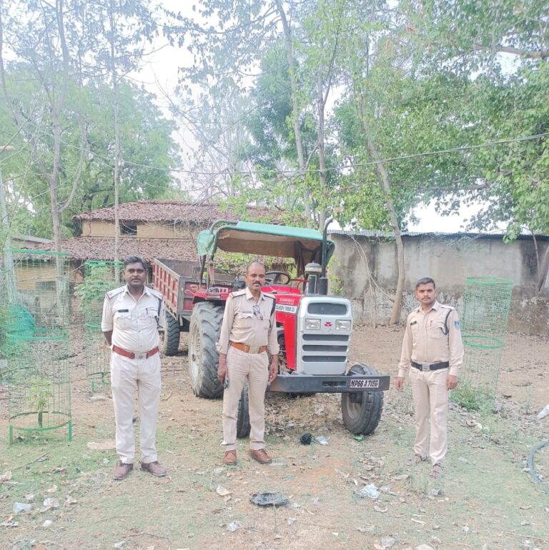 Singrauli News: पुलिस टीम के द्वारा अवैध रेत परिवहन करने वाला ट्रेक्टर ट्राली जप्त; जानिए