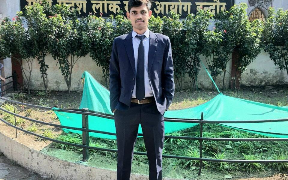 Singrauli News: किसान के बेटे ने लंबे संघर्ष के बाद हासिल की सफलता बने नायाब तहसीलदार; जानिए 