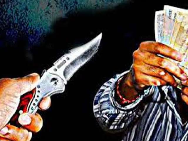 Crime News: बदमाशों ने चाकू की नोक पर लूटे 4.15 लाख रुपए, आरोपी है फरार; जानिए