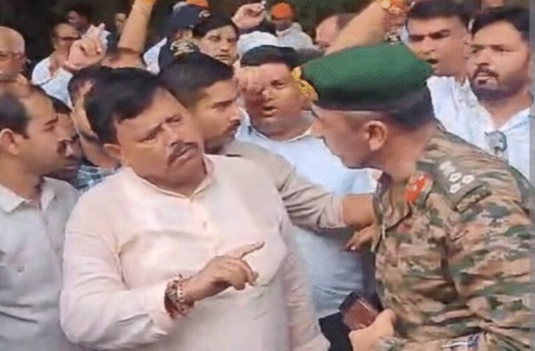 MP News: आर्मी के मेजर और ट्रैफिक जवान के बीच मारपीट, मामला हुआ गंभीर; जानिए खबर 