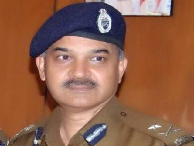 MP News: IPS शैलेंद्र श्रीवास्तव की किताब "शेकल द स्टार्म' इन दिनों चर्चा में; जानिए क्या है खास