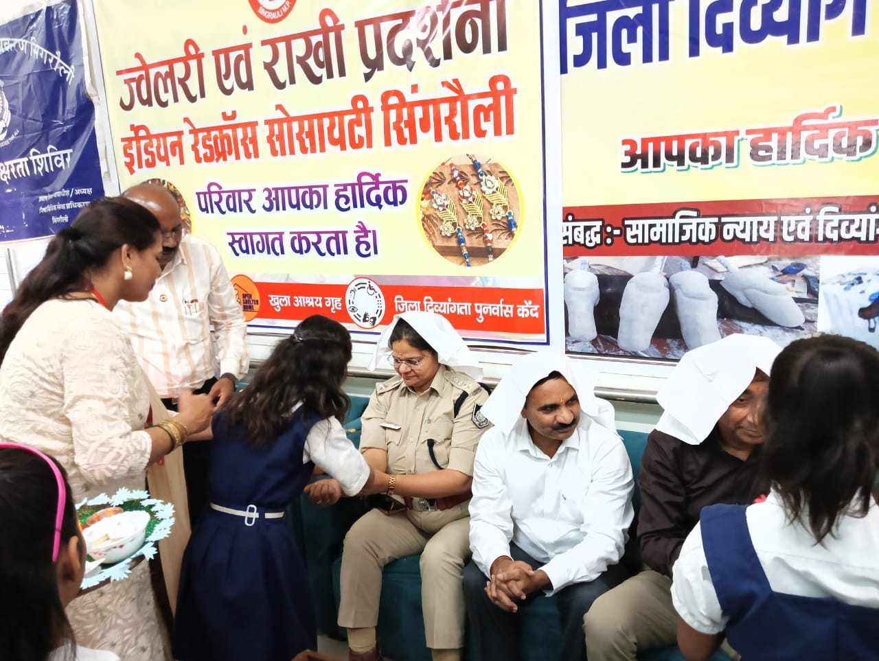 Singrauli News: रेडक्रॉस द्वारा संचालित बालिका खुला आश्रय गृह के बालिकाओं द्वारा अपने कौशल विकास प्रशिक्षण के माध्यम से तैयार किया गया मनमोहक आभूषण एवं राखी; जानिए