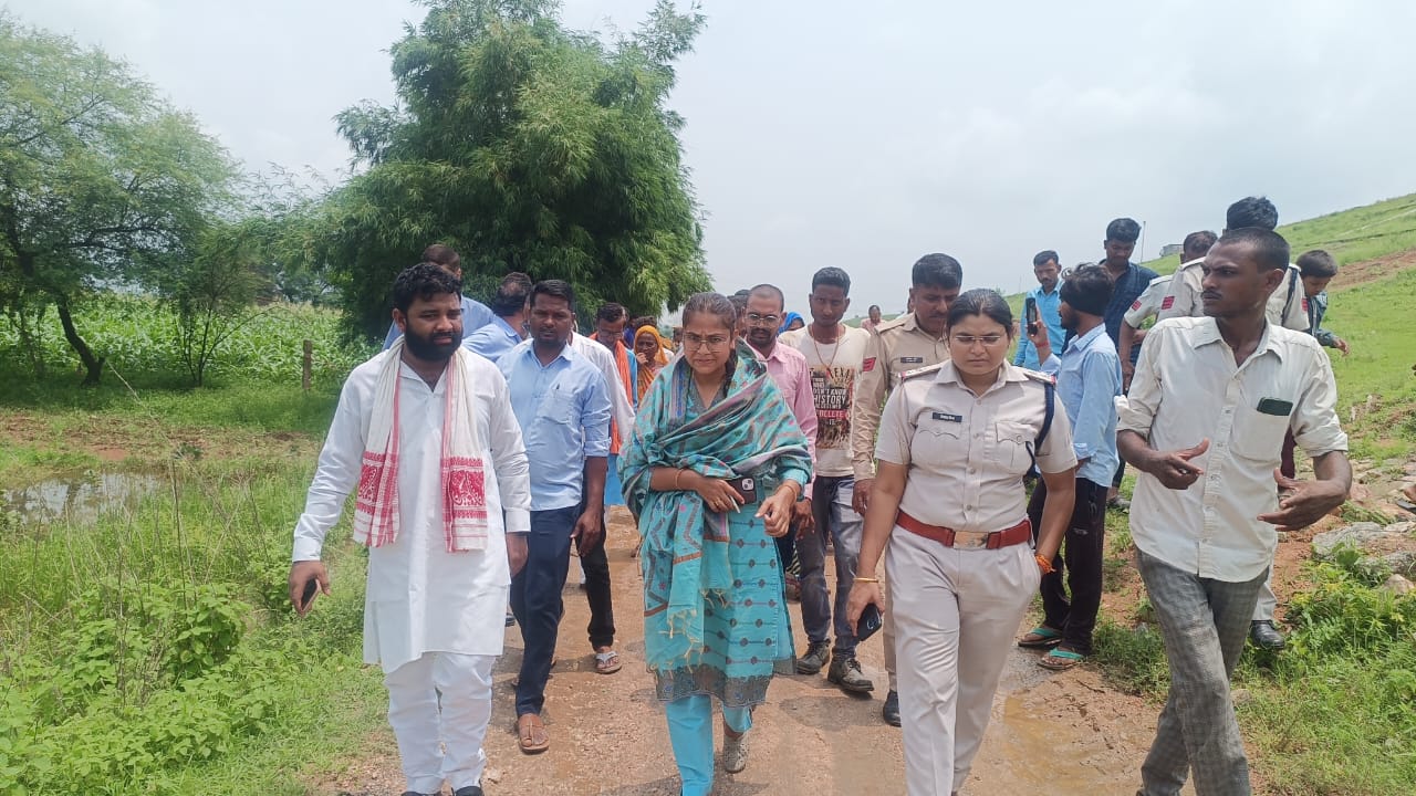 Singrauli News: रिलायंस पावर के राखड़ बांध से होने लगा सीपेज टूटा कई घरों में पानी राखड़ के साथ घर गिरे; जानिए