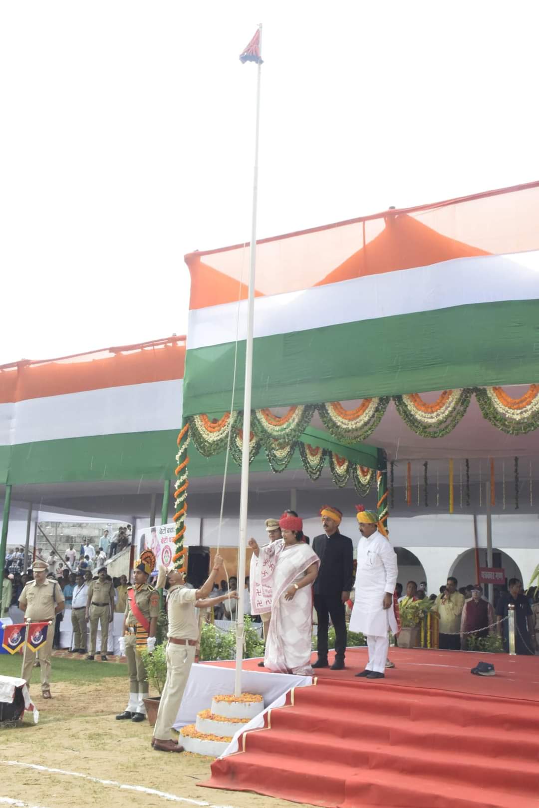 Singrauli Breaking: सिंगरौली की प्रभारी मंत्री ने संपतिया उईके ने बैढन में फहराया तिरंगा; जानिए