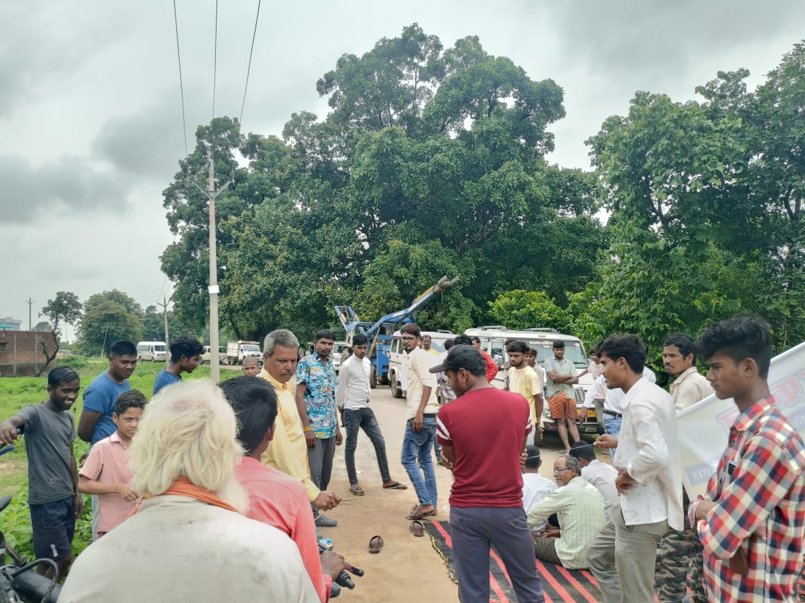 Singrauli News: टीएचडीसी व बिरला कोल माइंस प्रबंधक के खिलाफ धरना प्रदर्शन; जानिए मांगे 