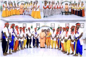 UP News: स्वतंत्रता दिवस पर यूपी के सीएम ने प्रस्तुतियां देने वाले लोक कलाकारों से की मुलाकात; जानिए