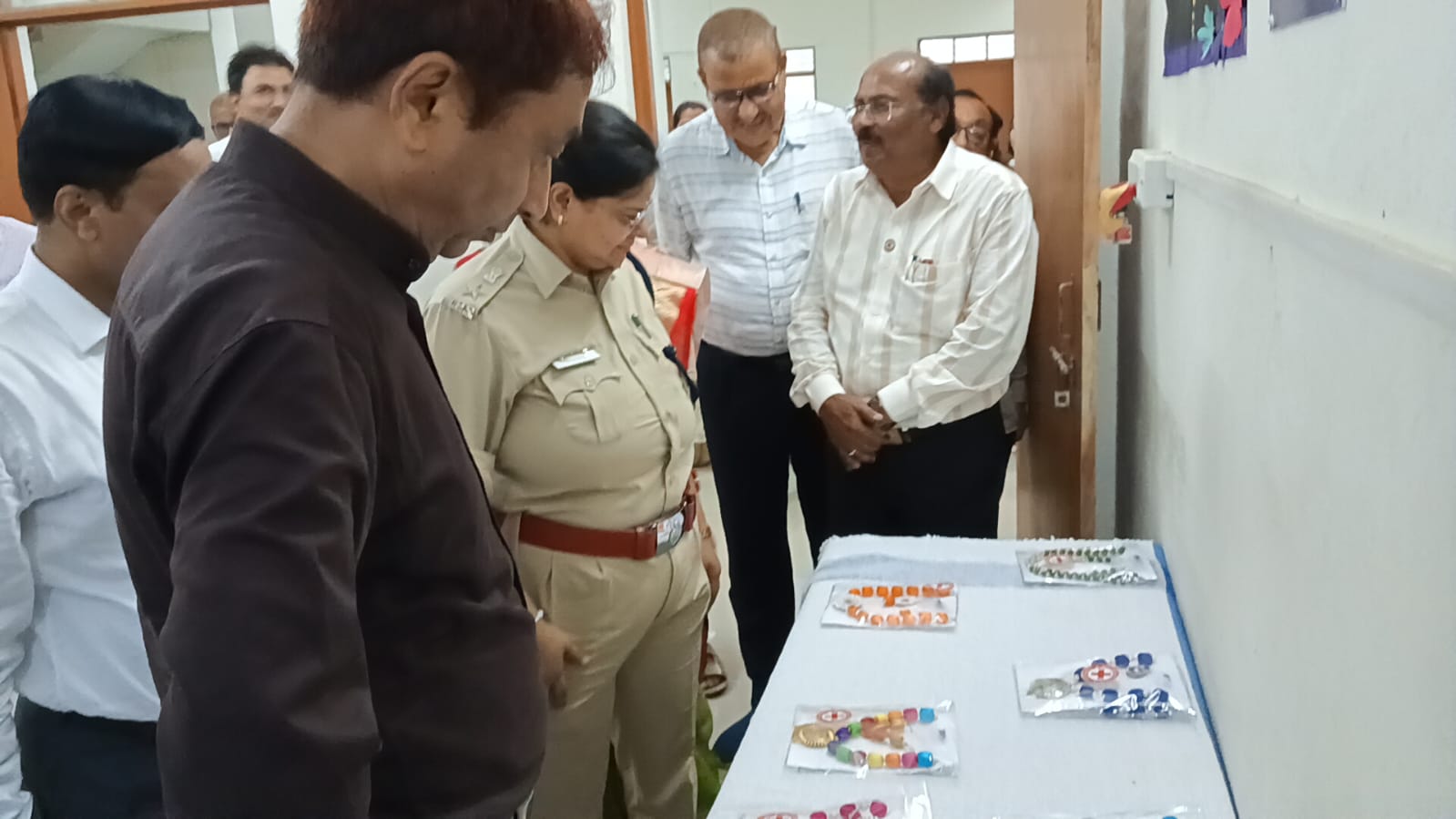 Singrauli News: रेडक्रॉस द्वारा संचालित बालिका खुला आश्रय गृह के बालिकाओं द्वारा अपने कौशल विकास प्रशिक्षण के माध्यम से तैयार किया गया मनमोहक आभूषण एवं राखी; जानिए 
