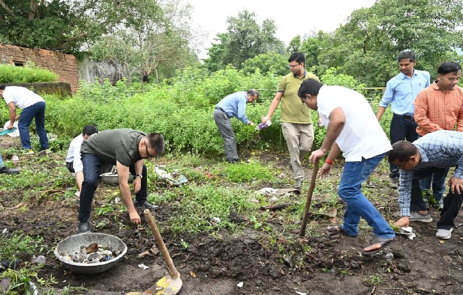 Singrauli Breaking: CMD के नेतृत्व में टीम NCL ने हनुमान मंदिर में किया श्रमदान; जानिए