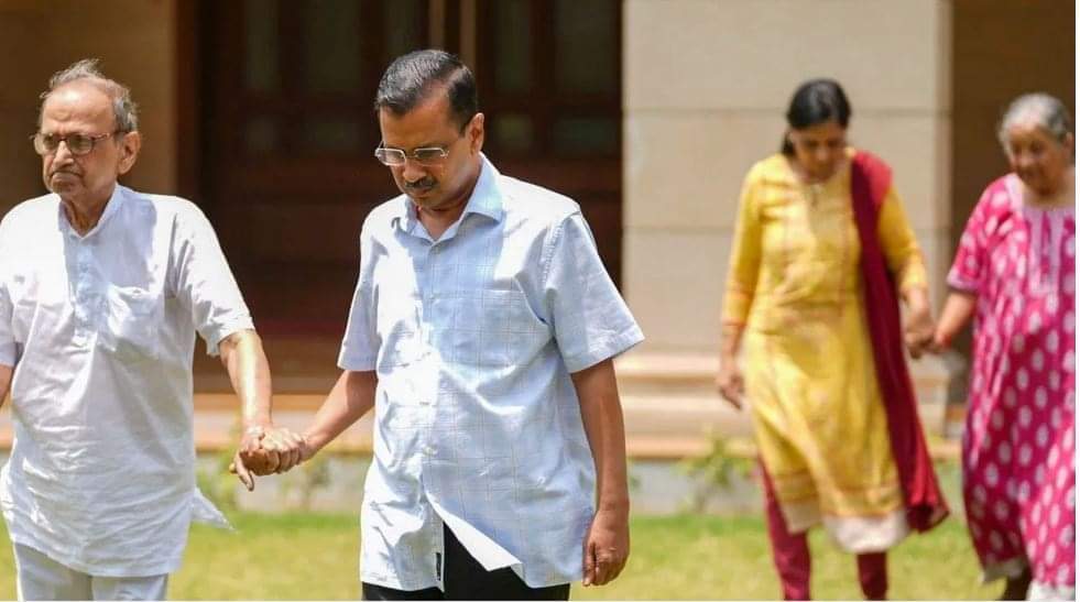 National News: नवरात्रि की शुरुआत में CM आवास खाली कर देंगे केजरीवाल; जानिए