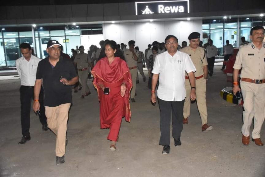 Rewa Airport: 20 अक्टूबर को रीवा एयरपोर्ट के शुभारंभ की तैयारियों का कमिश्नर, IG ने लिया जायजा; जानिए