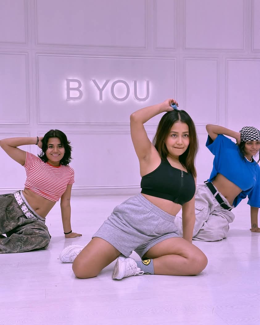 Neha Kakkar: नेहा कक्कड़ की ताजा तस्वीरें क्या आपने देखी?; जानिए
