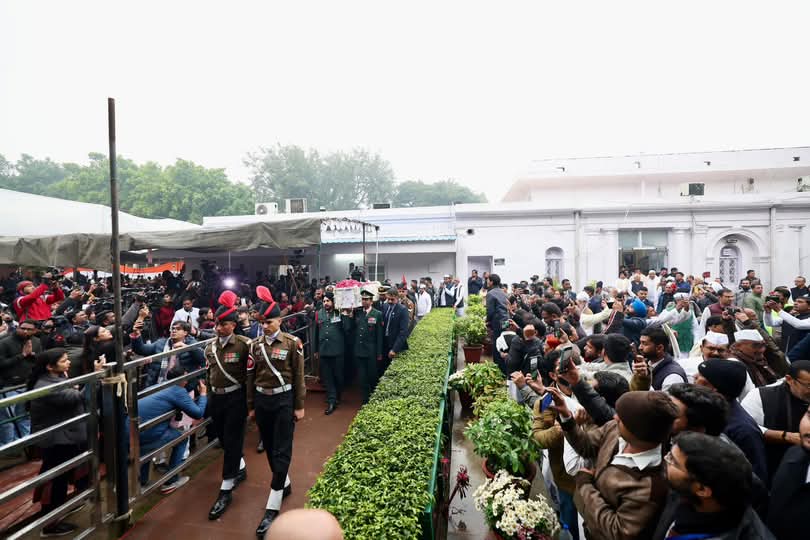 National News: पूर्व PM मनमोहन सिंह राजकीय सम्मान के साथ पंचतत्व में विलीन, बेटी ने मुखाग्नि दी ; जानिए