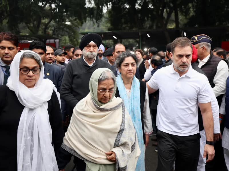 National News: पूर्व PM मनमोहन सिंह राजकीय सम्मान के साथ पंचतत्व में विलीन, बेटी ने मुखाग्नि दी ; जानिए