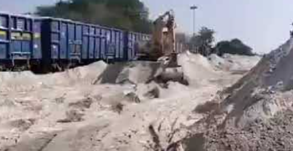 MP News: दिसंबर तक रेल रैक से 2 लाख मीट्रि‍क टन से अधिक फ्लाई ऐश परिवहन; जानिए