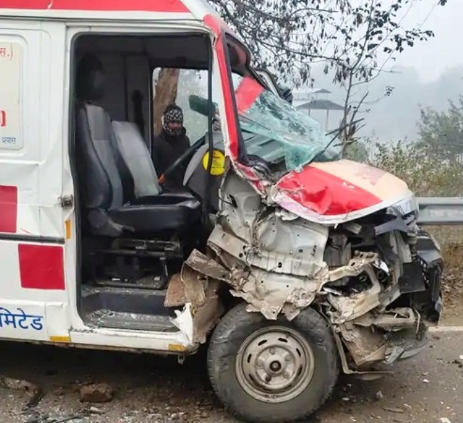 Accident News: जननी एक्सप्रेस एम्बुलेंस की यात्री बस से भिड़ंत; जानिए