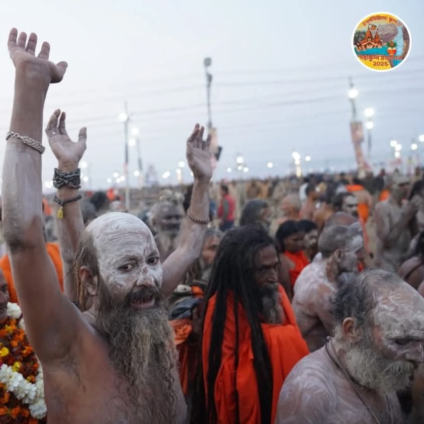 MahaKumbh 2025: तीसरे व अंतिम अमृत स्नान में डुबकी लगाने देश और विदेशी श्रद्धालुओं की भीड़ उमड़ी; देखिए खास तस्वीरें 